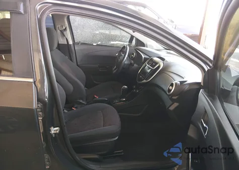 2018 Chevrolet Sonic Lt Auto z USA, uszkodzony, nr VIN 1G1JD6SB6J4101296